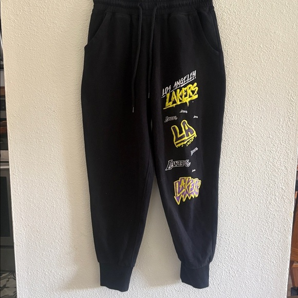 Los Angeles Lakers Mitchell & Ness Black Slap Sticker Jogger Pants - Picture 2 of 4